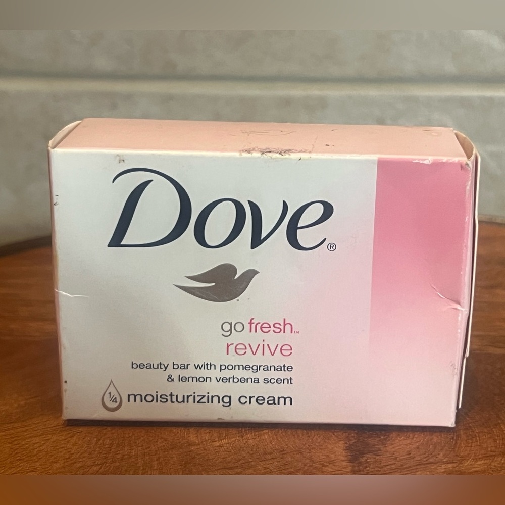 Go Fresh Dove Revive Pomegranate & Lemon Verbena Scent 
 Discontinued Movie Prop